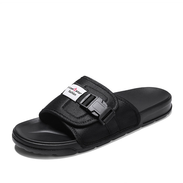 Alkalmi férfi papucs három színben emblémával