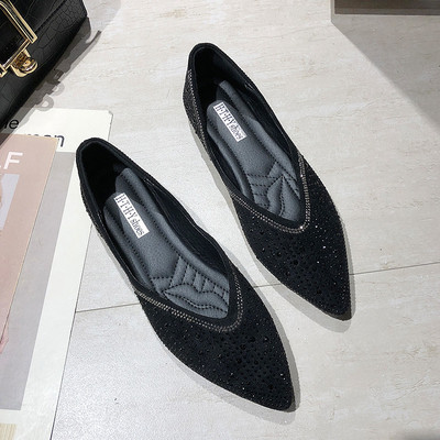 Két színben kövekkel díszített, modern női cipő