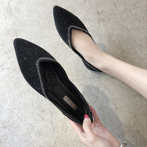 Két színben kövekkel díszített, modern női cipő