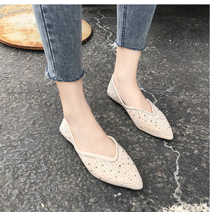 Két színben kövekkel díszített, modern női cipő