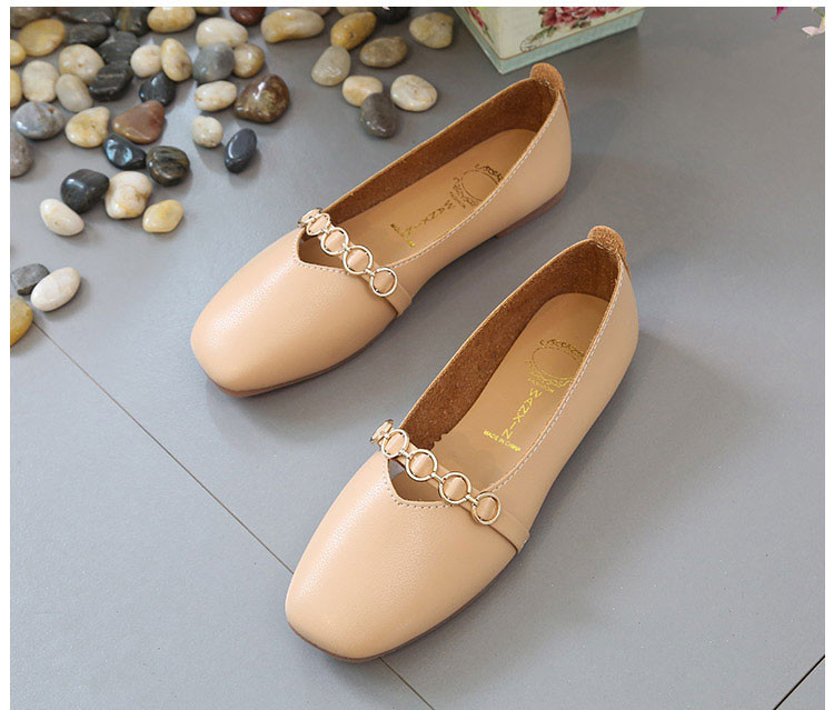 Fém elemes női cipő két színben