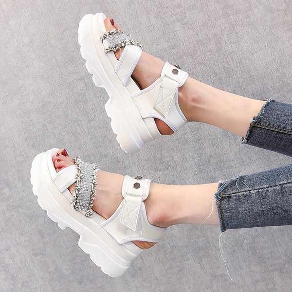 Sandale de dama moderne cu talpa inalta in alb si negru