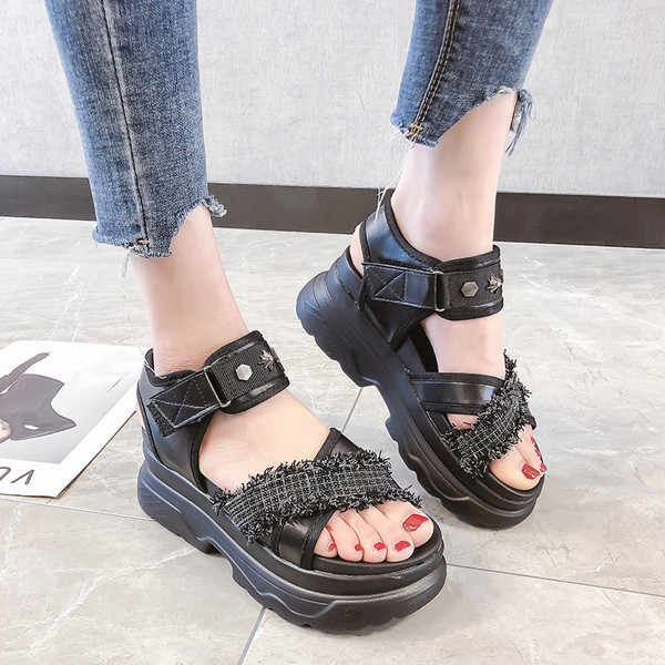 Sandale de dama moderne cu talpa inalta in alb si negru