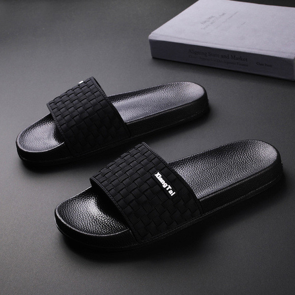 Alkalmi férfi papucs négy színben felirattal