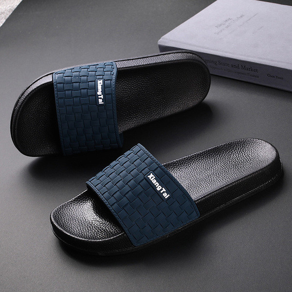 Alkalmi férfi papucs négy színben felirattal