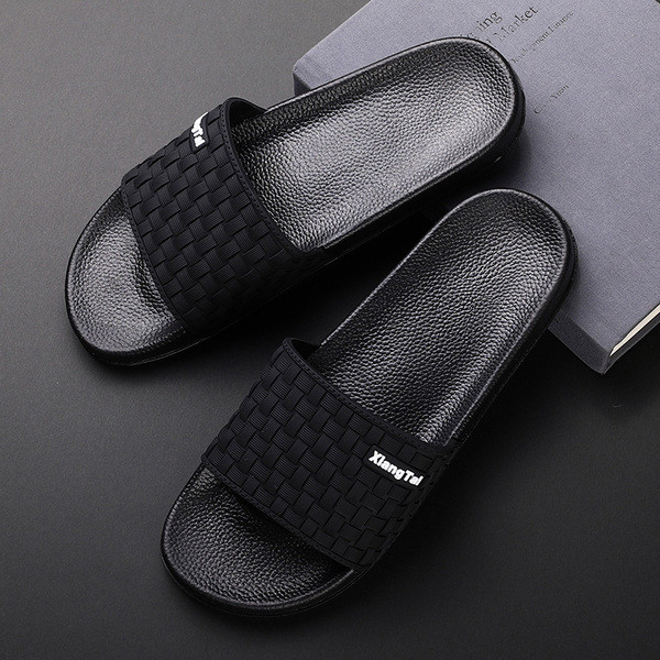 Alkalmi férfi papucs négy színben felirattal