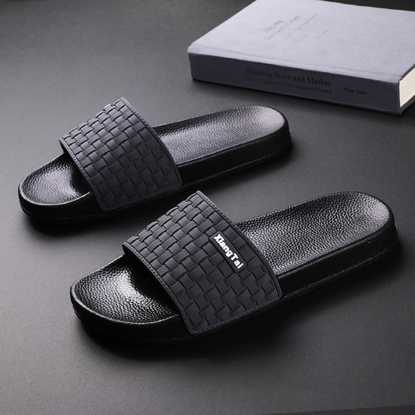 Alkalmi férfi papucs négy színben felirattal