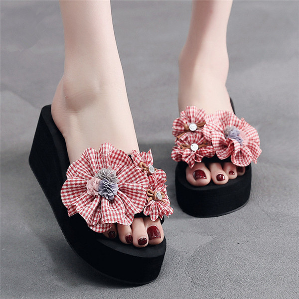 Stílusos női platformpapucs három színben