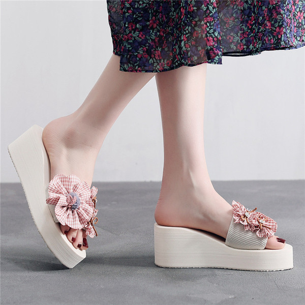 Stílusos női platformpapucs három színben