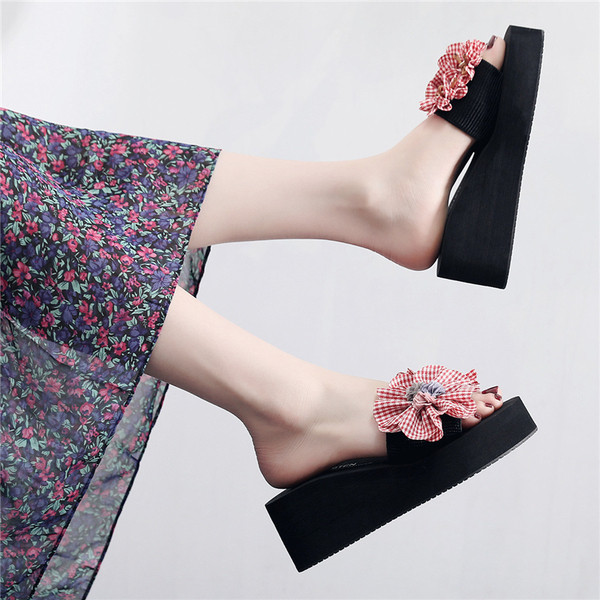 Stílusos női platformpapucs három színben