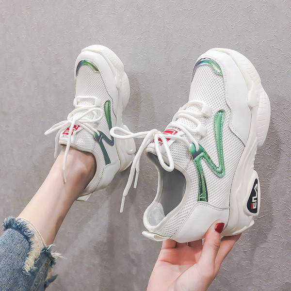 Tenisi de dama actuali cu talpa inalta si aspra in doua culori