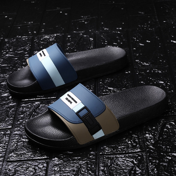 Alkalmi férfi papucs három színben felirattal