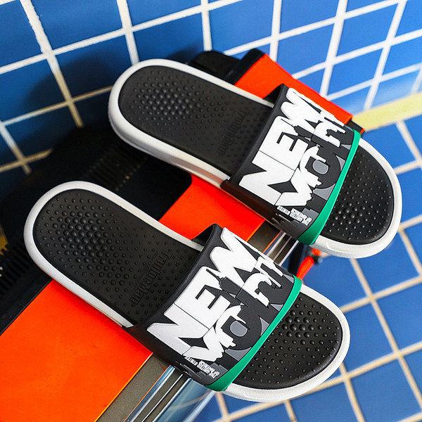 Alkalmi férfi papucs több színben felirattal