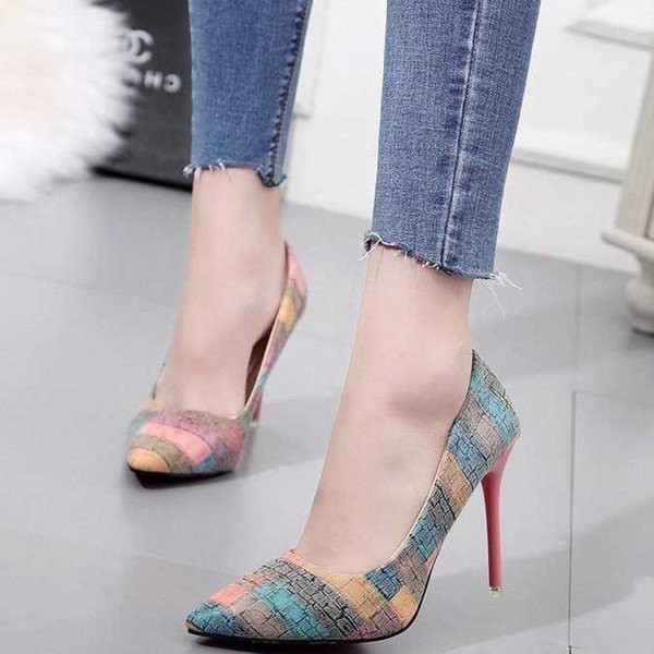 Modern női cipő vékony sarkú, két színben