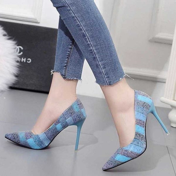 Modern női cipő vékony sarkú, két színben