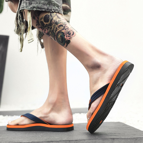 Modern férfi nyári papucs három színben felirattal