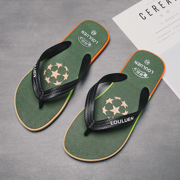 Papuci barbati actuali cu aplicatie si inscriptie