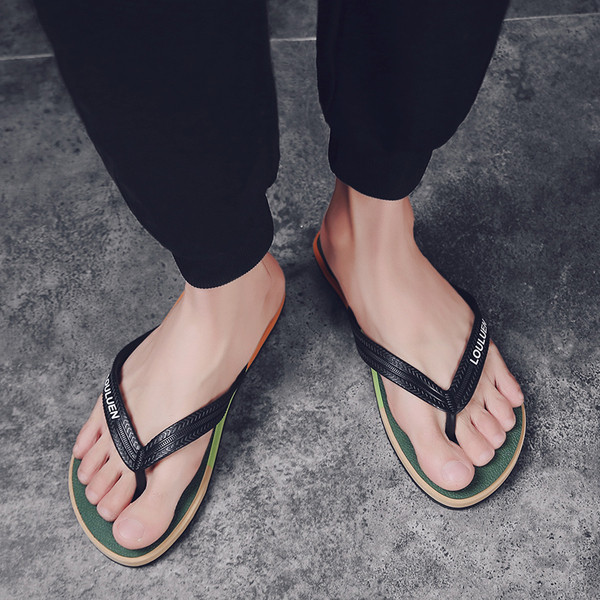 Papuci barbati actuali cu aplicatie si inscriptie