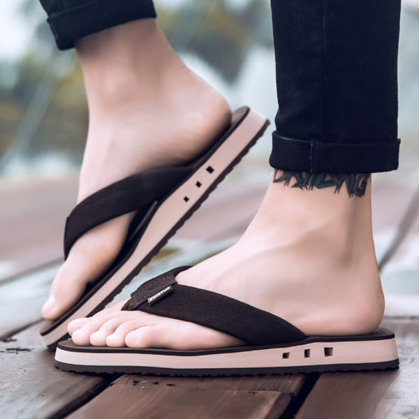 Papuci confortabili pentru barbati in mai multe culori