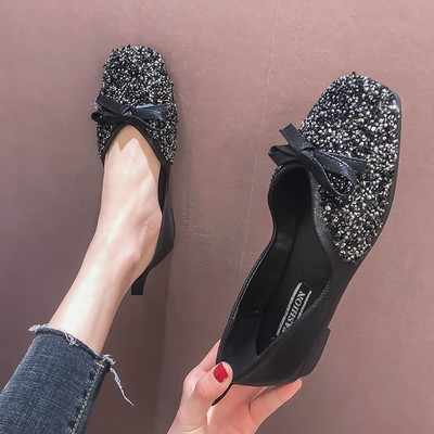 Női cipő díszítő kövekkel és szalaggal - két színben