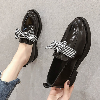 Дамски обувки от еко кожа с панделка в черен цвят