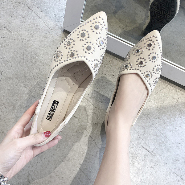 Női alkalmi cipő fűzőlyukkal, két színben