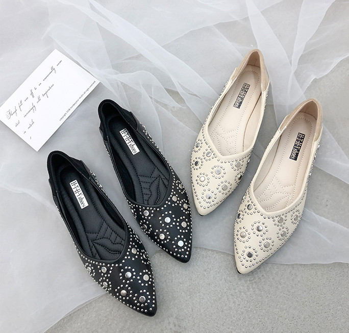 Női alkalmi cipő fűzőlyukkal, két színben