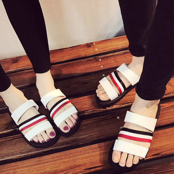 Modern nyári papucs három színben, férfiak és nők számára egyaránt