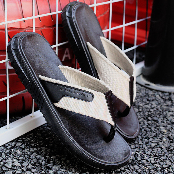 Alkalmi férfi papucs három színben durva talppal