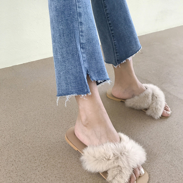 Blugi de dama actuali cu talie inalta intr-o culoare deschisa