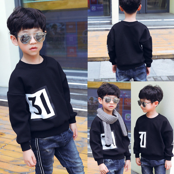 Bluza moderna pentru copii pentru baieti cu aplicatie este neagra