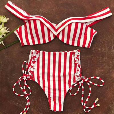 Csíkos női fürdőruha nyakkendővel és magas derekú nadrággal
