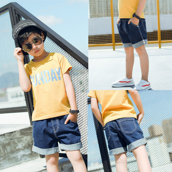 Modern, kék színű gyerek rövid farmernadrág fiúknak