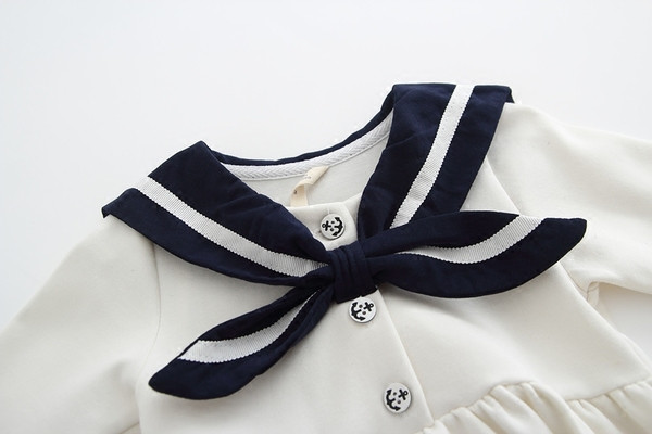 Modern gyerekruha fehér és sötétkék színben