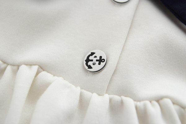 Modern gyerekruha fehér és sötétkék színben