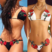 Stílusos fürdőruha háromszög alakú felsővel, fehér és fekete színben