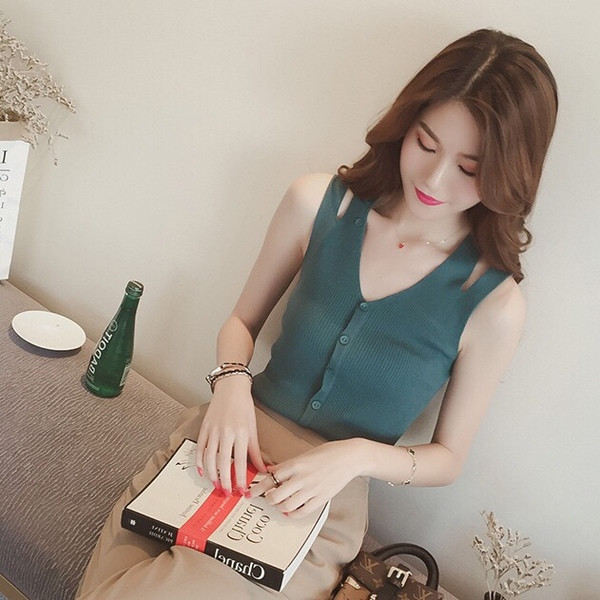 Maieu elegant de damă, cu decolteu în V și nasturi în mai multe culori