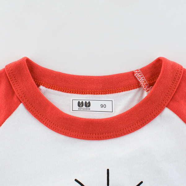 Tricou pentru copii modern pentru baieti cu aplicatie si inscriptie in doua culori