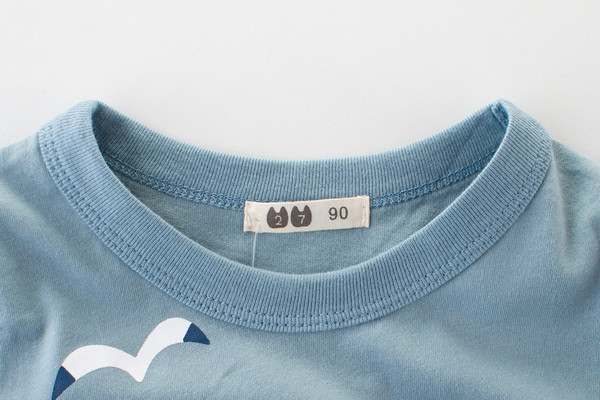 Modern, rövid ujjú gyerekblúz fiúknak, rátéttel