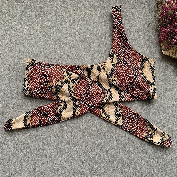 Új, kétrészes fürdőruha modell állatmintával