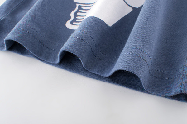 Μοντέρνα παιδική μπλούζα για αγόρια με μπλε και λευκό χρώμα