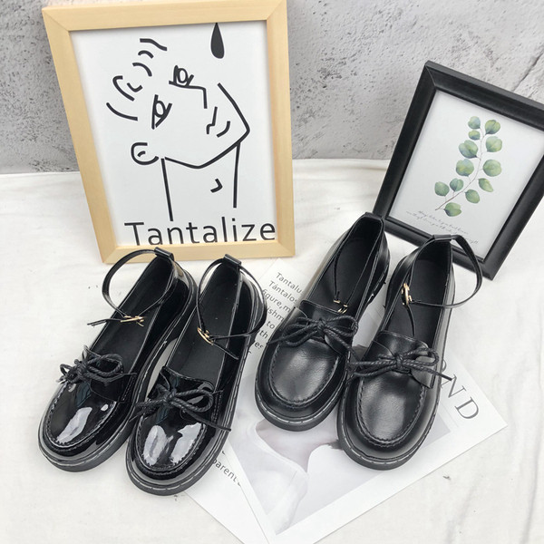 Sportos-elegáns női cipő fekete színben - két modell