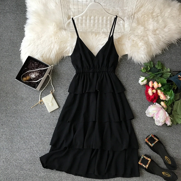 Modern női ruha vékony pántokkal több színben