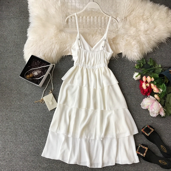 Modern női ruha vékony pántokkal több színben