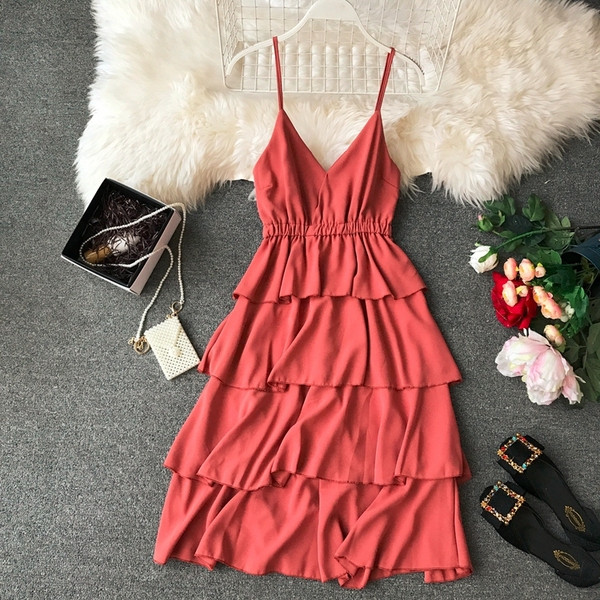 Modern női ruha vékony pántokkal több színben