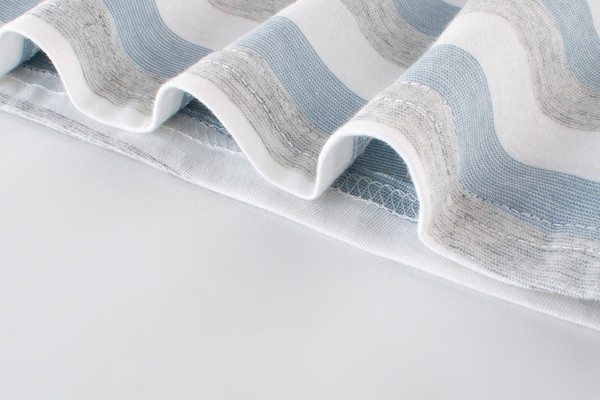 Modern csíkos gyerek póló fiúknak felirattal