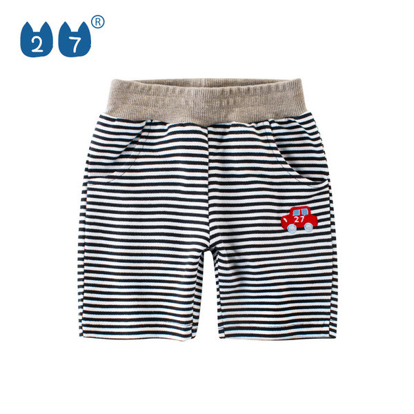 Hímzéssel ellátott, mindennapos csíkos gyerek rövidnadrág