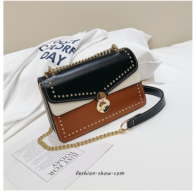 Fém díszítéssel és hosszú füllel ellátott női táska több színben