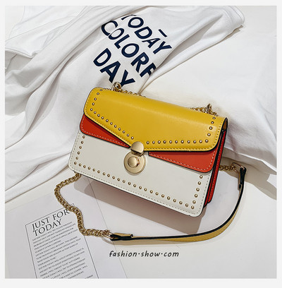 Fém díszítéssel és hosszú füllel ellátott női táska több színben