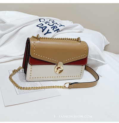 Fém díszítéssel és hosszú füllel ellátott női táska több színben